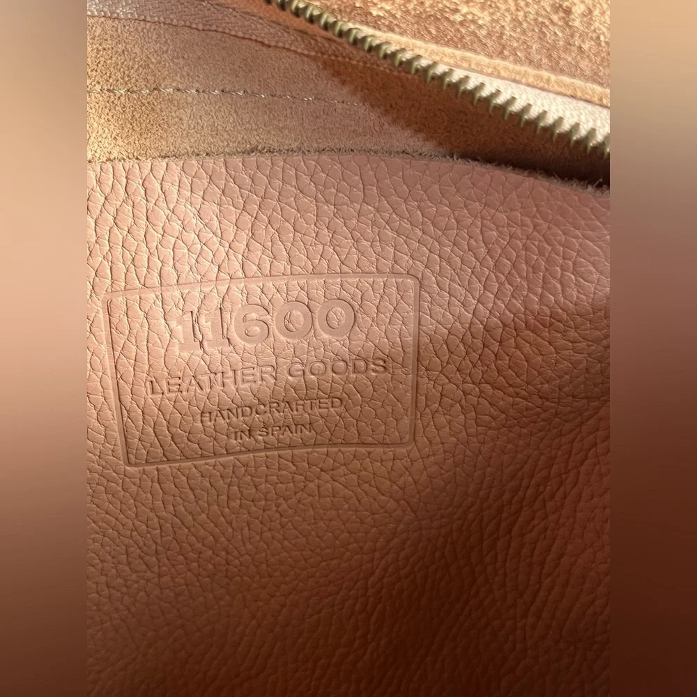 LEATHER PURSE with dust bag & extra strap 🎀🎀🎀🎀🎀🎀🎀🎀🎀🎀🎀🎀🎀🎀🎀🎀🎀🎀🎀 - Picture 5 of 9